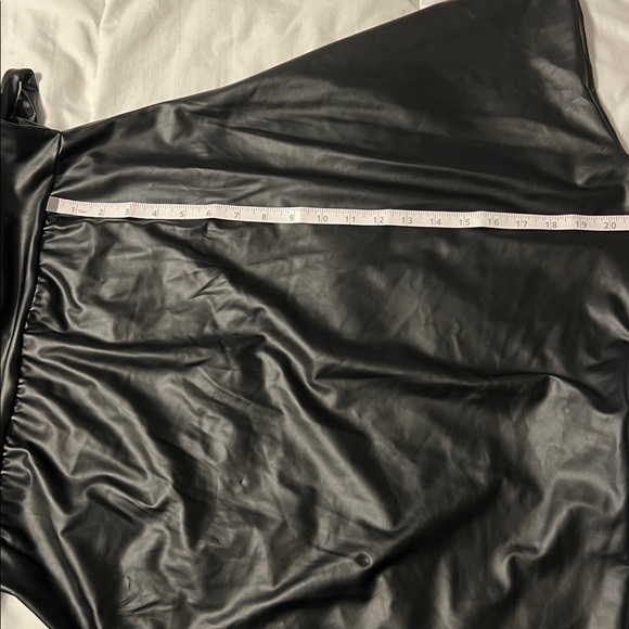 Fashion Nova NWT More To The Story Faux Leather Dress Size 1X Black Curvy - Picture 10 of 11